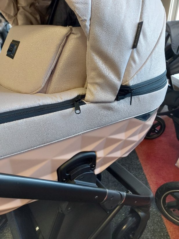 Kočárek Beli Sofie Limited - Barva: Zelená, Kola: Přední otočná kola (aretace), Druh kol: Gelová